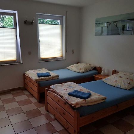 Gaestezimmer Auf Dem Campingplatz Konz Exterior foto