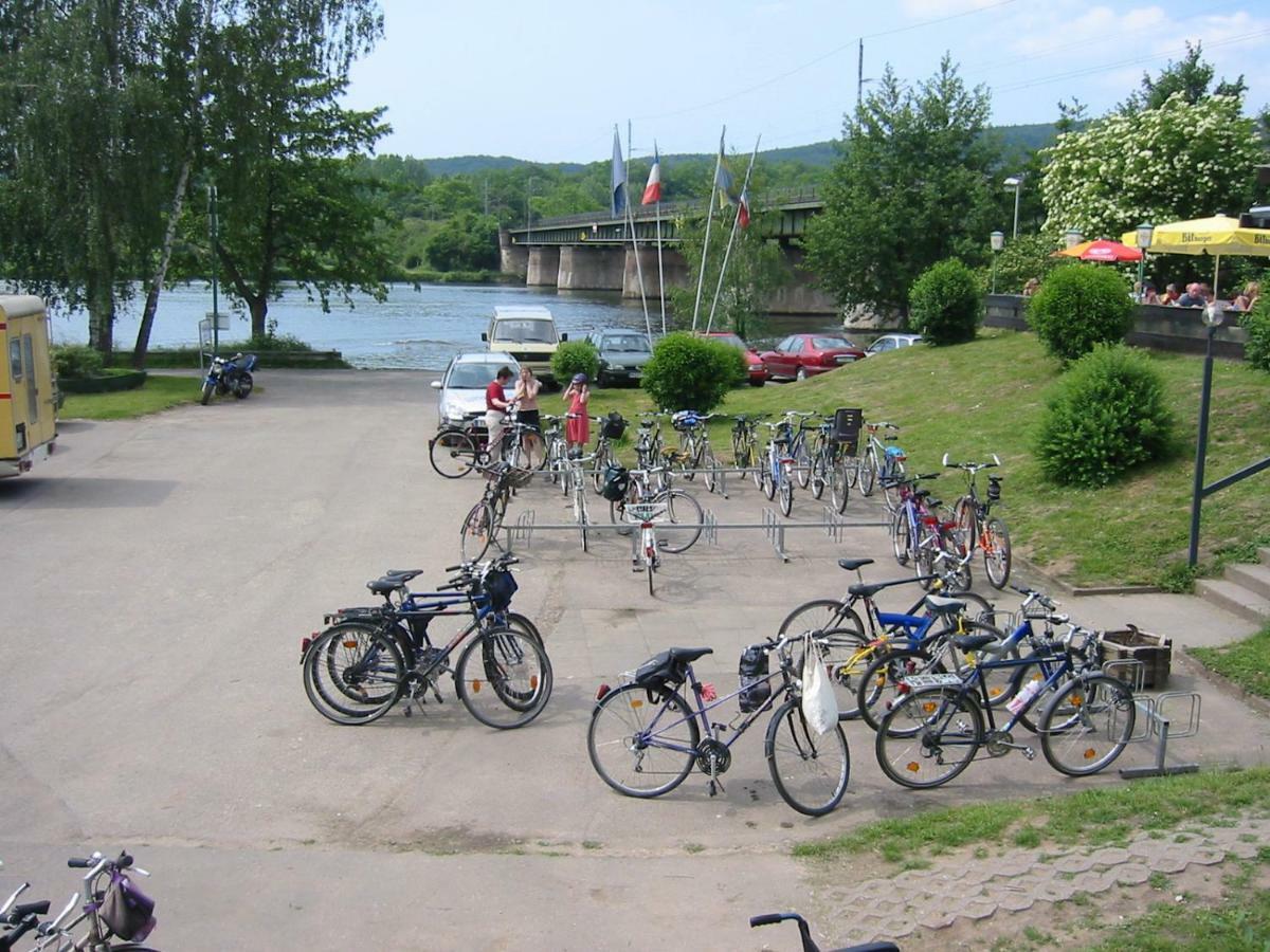 Gaestezimmer Auf Dem Campingplatz Konz Exterior foto
