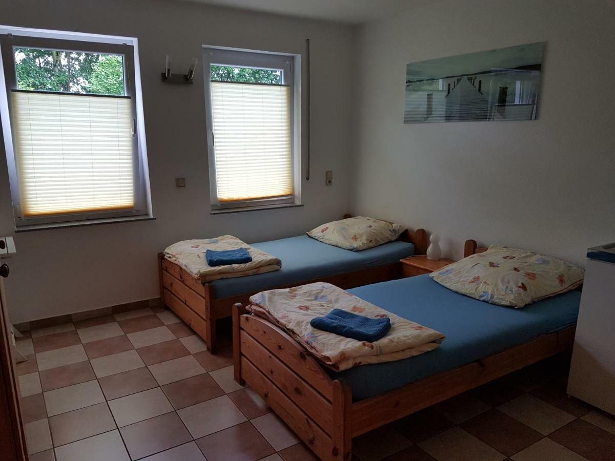 Gaestezimmer Auf Dem Campingplatz Konz Exterior foto